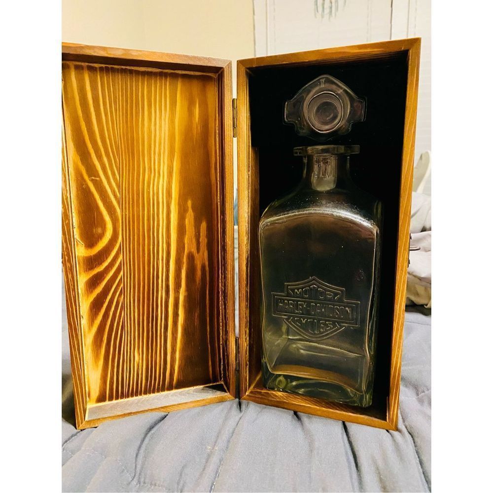 Harley Davidson 36oz Whiskey Classic Decanter w/ Original Wood Box NEW